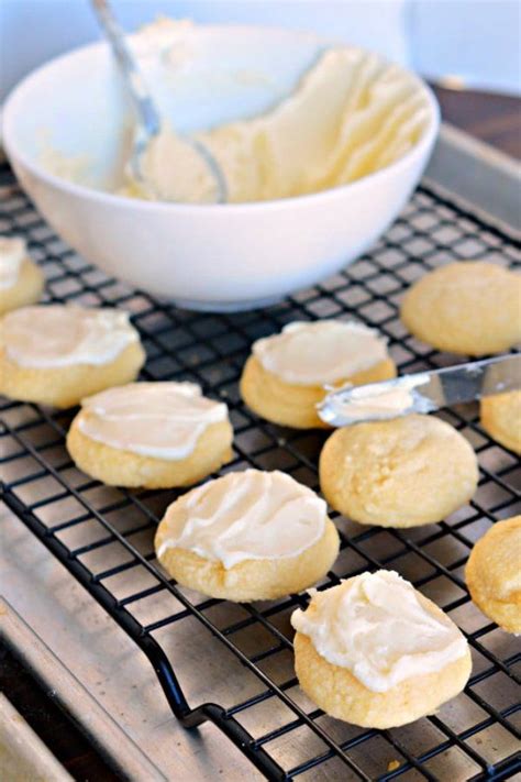 Simple Vanilla Melt Away Cookies Made With Powdered Sugar Butter And