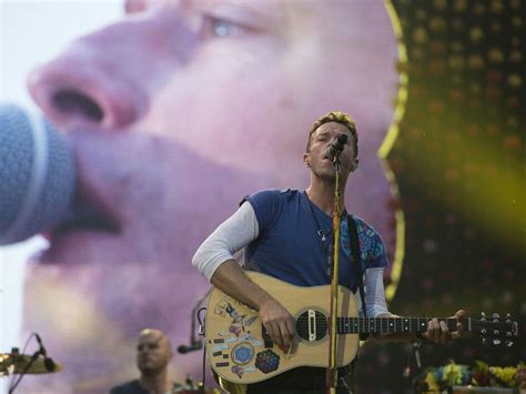 Chris Martin Coldplay Concert A Head Full Of Dreams Tour Ahfod Love Band Cool Bands