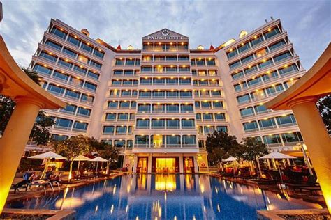 Clarke quay is located along the singapore river. Park Hotel Clarke Quay, Singapore City Centre - Compare Deals