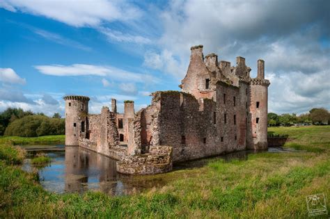 Caerlaverock Castle Dumfries And Galloway Scotland Uk Castles In