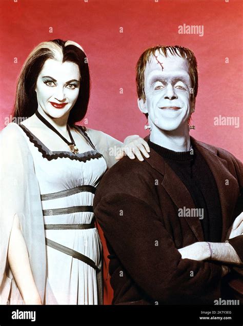Fred Yvonne De Carlo Munsters Hi Res Stock Photography And Images Alamy