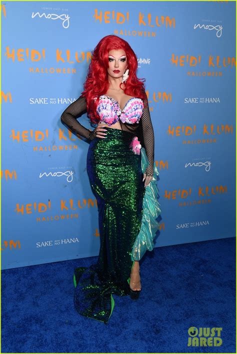 Heidi Klums Halloween 2022 Costume Was A Worm On A Hook With Husband