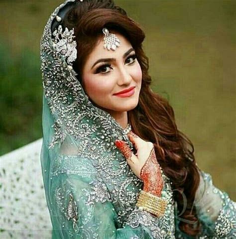 In Bridal Mehndi Dresses Pakistani Bridal Makeup Indian Wedding Gowns