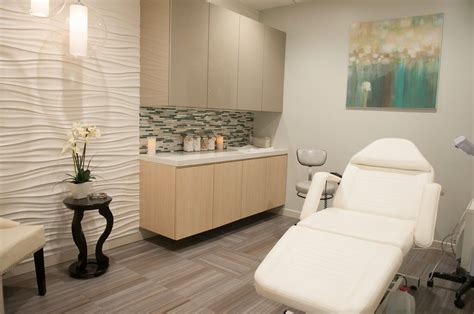 Elite Medical Aesthetics Picture And Small Table With Plant Mata