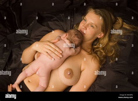 Nackte Mutter Und Kind Stockfotografie Alamy