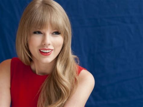 Download Hd Beautiful Taylor Swift American Singer Red Lips Portrait