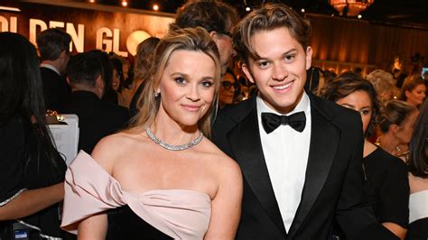 Reese Witherspoons Son Deacon Pictured Partying In New York City With