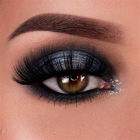 24 Sexy Eye Makeup Looks Give Your Eyes Some Serious Pop Blue Eye