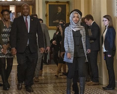 La Congresista Musulmana Ilhan Omar Reivindica Su Patriotismo Frente A