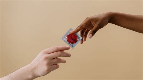Pakai Dua Kondom Sekaligus Bikin Hubungan Seks Tahan Lama Dkt Indonesia