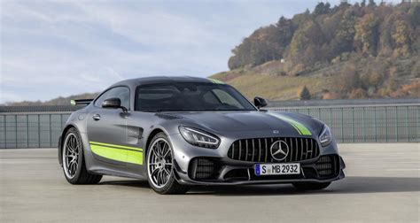 It produces 523 horsepower on the base gt, which comes standard with adaptive dampers and a. Mercedes-AMG GT R PRO : pétard mouillé
