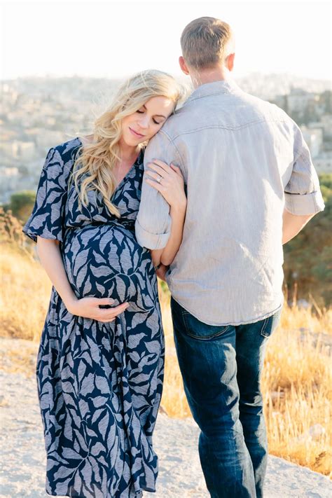 The Best Poses For Couples Maternity Photo Session