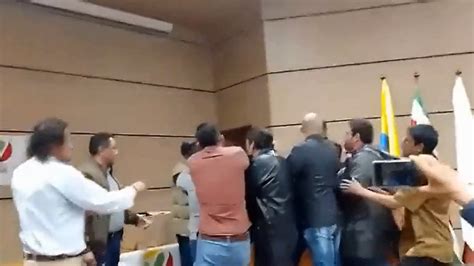 Asamblea Del Movimiento Del Presidente Gustavo Petro Terminó En Riña Y