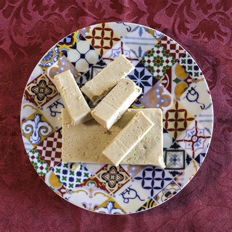 Turrón de Jijona o turrón blando para disfrutar estas fiestas navideñas