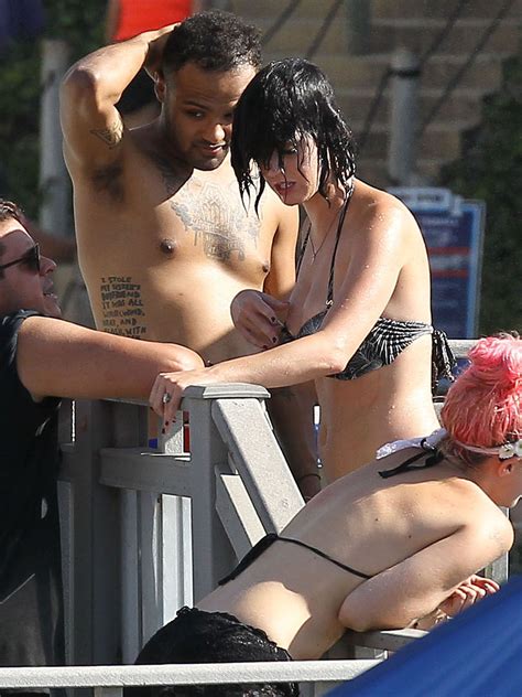 Celebrity Leaked Nude Katy Perry Bikini Bottom Wardrobe Malfunction