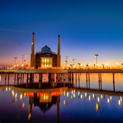 Informasi Masjid Amirul Mukminin Jam Buka And Tiket Masuk Pergiyuk