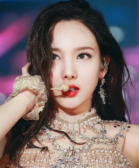 10 Photos Of Twices Nayeon From Their Iconic 2019 Mama Stage Koreaboo
