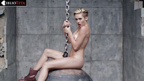 Miley Cyrus desnuda en la versión sin censura de Wrecking Ball La BiblioTeta
