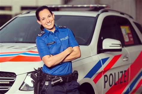 Stadt Uster Zh Instagram Polizistin Nimmt Regulären Dienst Auf Polizeinews