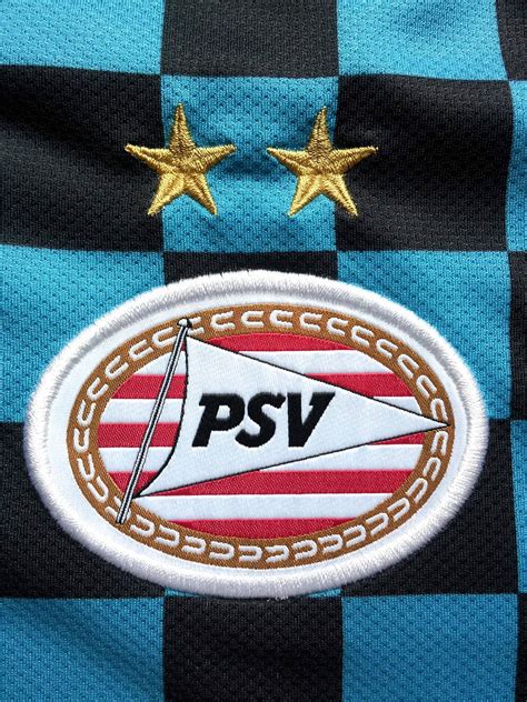 Diese seite enthält eine komplette übersicht aller absolvierten und bereits terminierten saisonspiele sowie die saisonbilanz des vereins psv eindhoven in der saison güncel sezonun toplam istatistiği. PSV Eindhoven Uit voetbalshirt 2011 - 2013. Sponsored by Philips