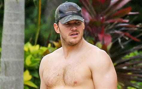 Chris Pratt Goes Shirtless Shows Off His Hot Body In Hawaii Chris Pratt Shirtless Just Jared