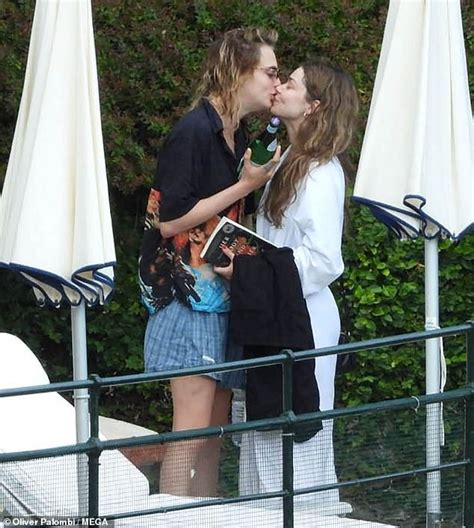 Cara Delevingne Shares A VERY Passionate Kiss With A Mystery Female Friend Daily Mail Online