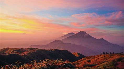 9 Gunung Di Jawa Tengah Ini Jadi Favorit Pendaki Di Indonesia Ideapers