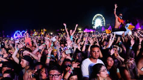 Selfie Sticks Banned At Coachella Lollapalooza Music Festivals