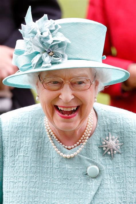 Первый личный секретарь королевы сэр алан ласселл (из книги салли беделл смит королева; Queen Elizabeth II Facts Quiz | POPSUGAR Celebrity UK