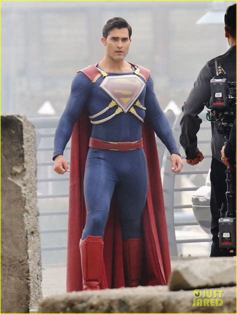 Tyler Hoechlin Gets New Armor For Superman Suit On Supergirl Photo 3725419 Photos Just