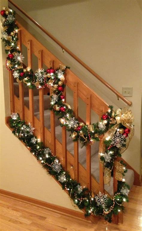 35 Amazing Christmas Staircase With Banister Ornaments Styles And Decor
