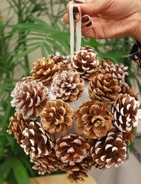 55 Awesome Outdoor And Indoor Pinecone Decorations For Christmas Digsdigs