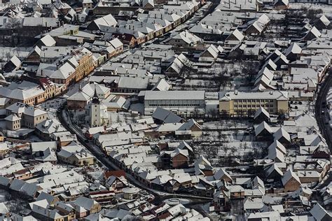 Where is the town of zarnesti in romania? Galerie Foto, Wallpaper, Panorama, Imagini, Poze, Fotografii Zarnesti, Orasul Zarnesti ...