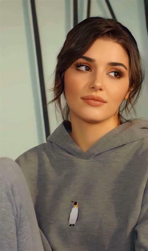 Hande Erçel ♥️ Aww So Cute Face ♥️ Kadın Oyuncular Şık Saç Modelleri Saç Modeli Fikirleri