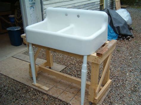 1920s Porcelain Over Cast Iron Kitchen Sink With Legs I Love These