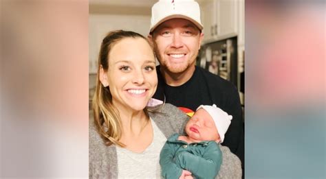Scotty Mccreery Wife Gabi Share St Photo From Home With Baby Avery