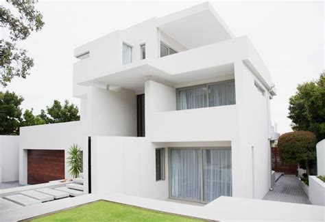 10 White Exterior Ideas For A Bright Modern Home