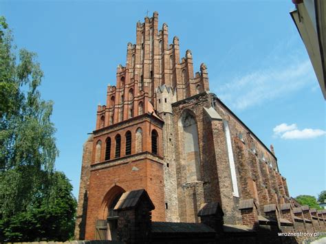 Apostołów piotra i pawła jest jednym z najważniejszym zabytków architektury nowożytnej w polsce, a w krakowie jest pierwszą świątynią fasada kościoła św. kościół św. ap. Piotra i Pawła - W RÓŻNE STRONY