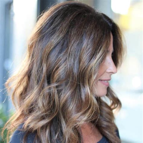 Además de estos tratamientos, para mejorar la salud de nuestro cabello es importante que lo nutramos apropiadamente y que evitemos un uso excesivo añade las dos cucharadas de mostaza amarilla y de aceite de oliva a la cerveza. 7 Tips que mejoran el color de pelo para morenas ...