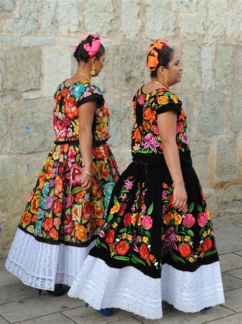 Flickrpvcrhgf Tehuana Women Oaxaca Mexico Two Women Dressed In Typical Clothing