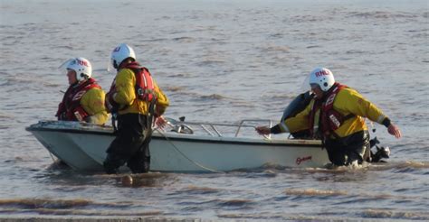 Burnham Rnli And Coastguards Rescue Out Of Control Speedboat