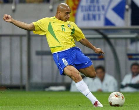 Brazil Football Great Carlos To Play For English Pub Team