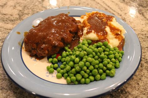 Is there any butter left? Dinner with the Grobmyers: Simple Salisbury Steak