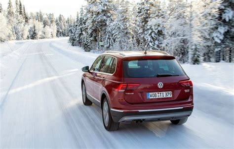 Tesla model s dictează un standard în domeniul auto în ceea ce privește performanța și siguranța. Prețuri agresive pentru noul VW Tiguan în România: start ...