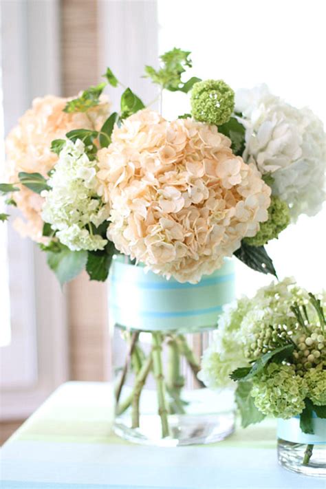 How to make a simple hydrangea centerpiece. DIY hydrangea flower arrangement - Decoist