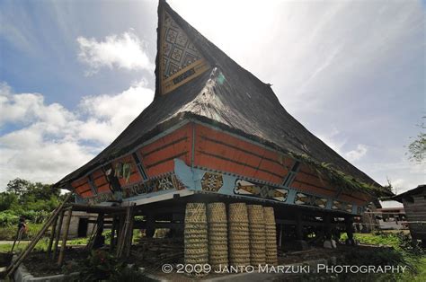 Rumah Adat Batak Karo Brastagi Sumatera Utara Janto Marzuki Flickr