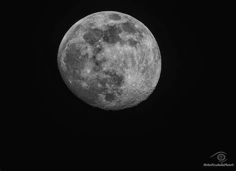 La Luna Juzaphoto