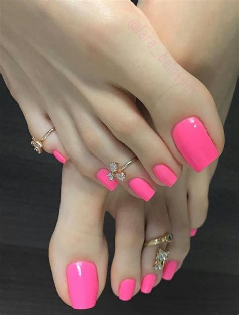 Pin By Willem On Bare Feet Feet Nails Pretty Toe Nails Toe Nails