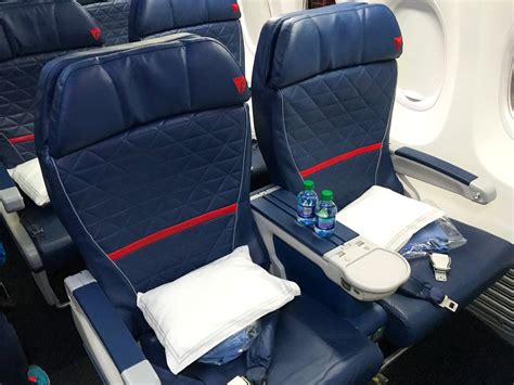 I also show the delta sky club lounge at terminal 4. 8 Pics Delta 737 800 First Class Seat Reviews And Review - Alqu Blog