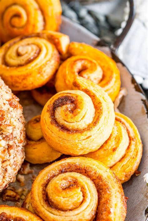 Mini Cinnamon Rolls With Canned Cinnamon Rolls